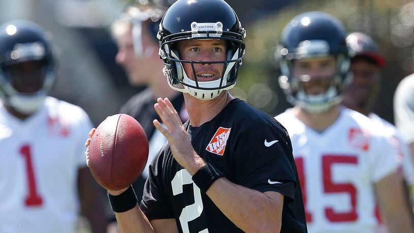 Atlanta Falcons quarterback Matt Ryan (2) waves to the crowd after