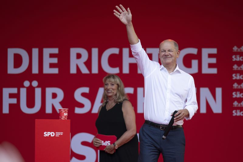 Petra K'pping, Saxony's Minister of Social Affairs and SPD lead candidate for the 2024 state election in Saxony, welcomes German Chancellor Olaf Scholz at the SPD's election campaign finale, in Chemnitz, Germany, Friday Aug. 30, 2024. (Hendrik Schmidt/dpa via AP)