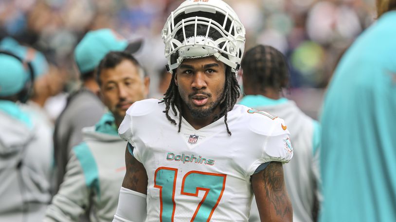 Miami Dolphins wide receiver Jaylen Waddle (17) makes a catch