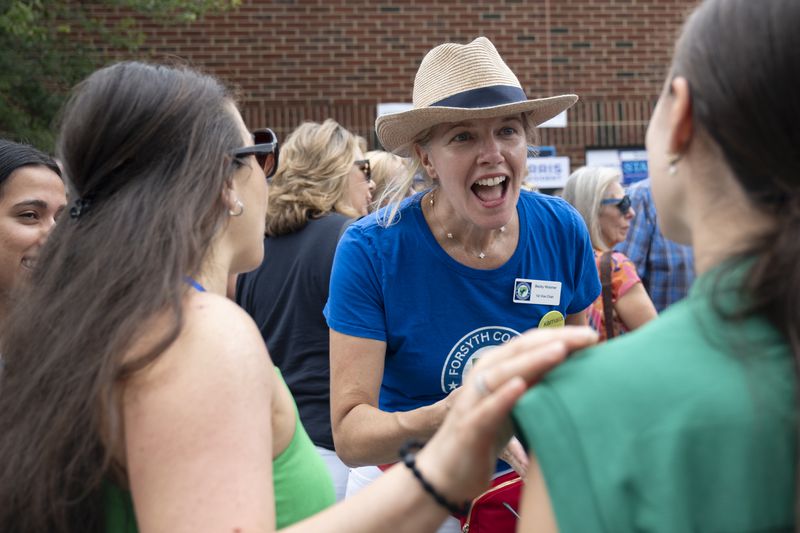 Becky Woomer, Forsyth County Democrat, introduces herself to people before a campaign event in Cumming on Sunday, July 28, 2024. (Ben Gray/Ben@BenGray.com)