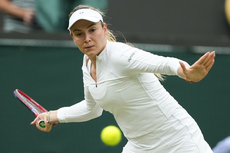 Donna Vekic of Croatia plays a forehand return to Lulu Sun of New Zealand during their quarterfinal match at the Wimbledon tennis championships in London, Tuesday, July 9, 2024. (AP Photo/Mosa'ab Elshamy)