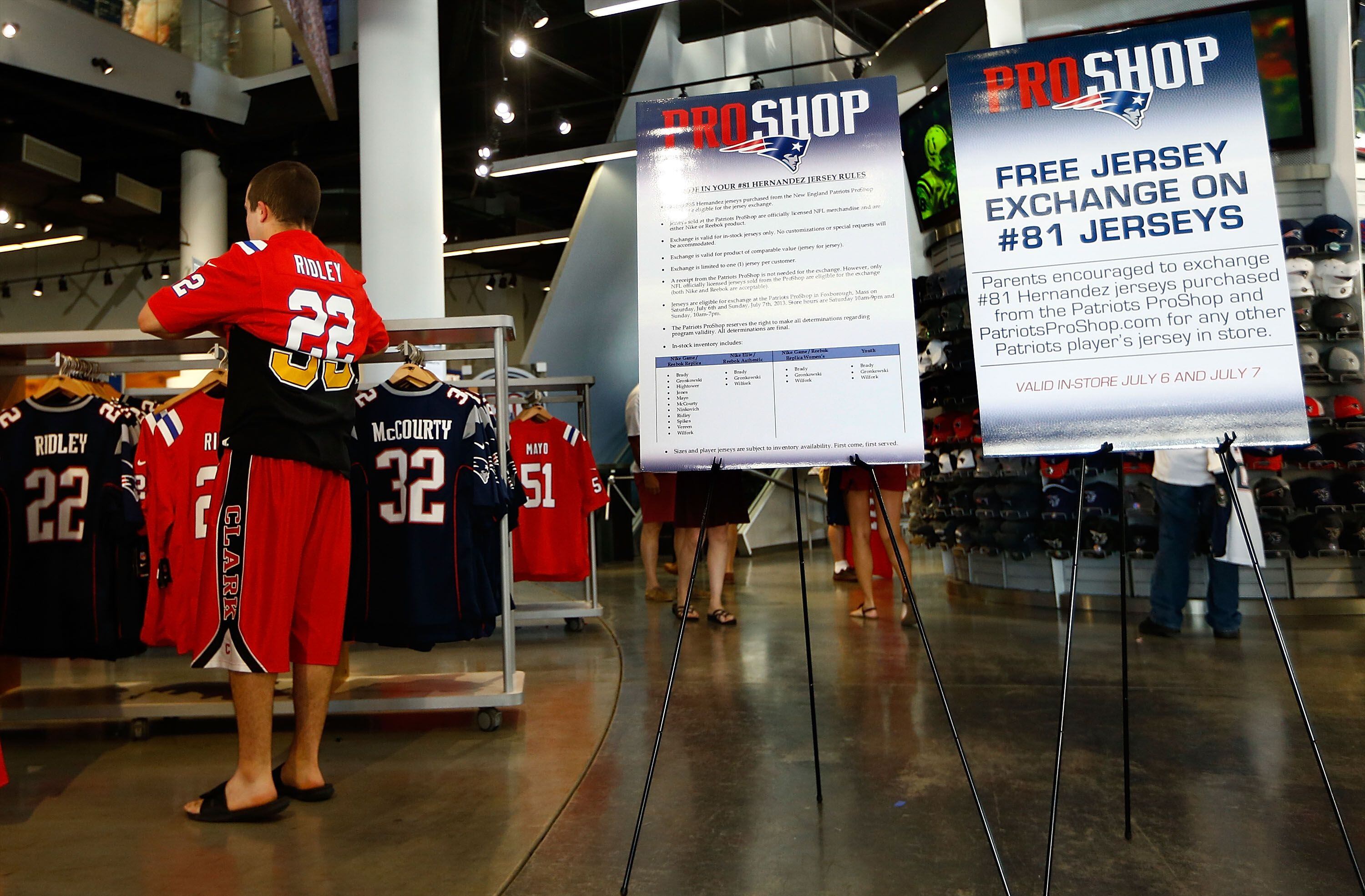 Patriots to offer free Hernandez jersey exchange