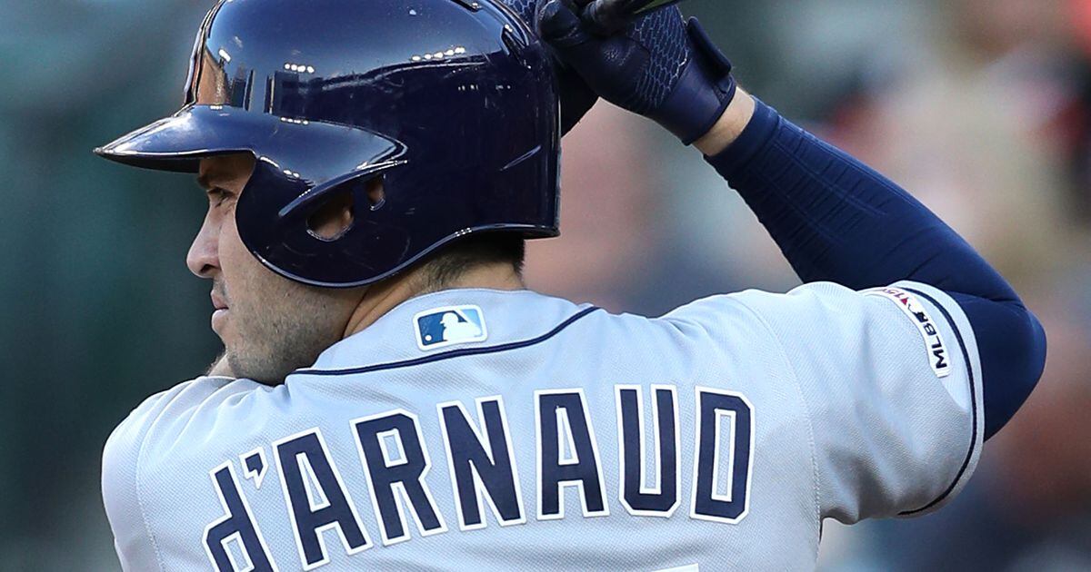 Braves sign Travis d'Arnaud to new two-year contract