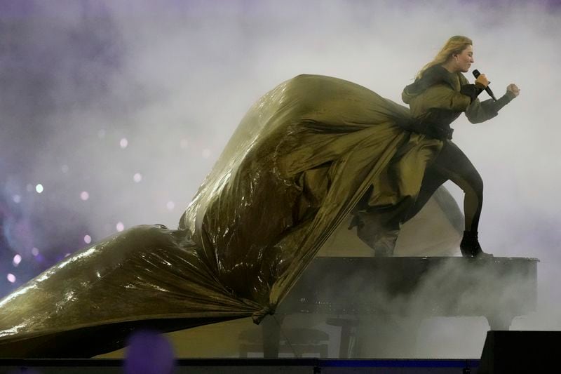 French singer Santa performs Johnny Hallyday's song ''Vivre pour le Meilleur'' during the closing ceremony for the 2024 Paralympics, Sunday, Sept. 8, 2024, in Paris, France. (AP Photo/Michel Euler)