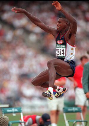 Carl Lewis airmails first pitch at Astros game (video) - NBC Sports