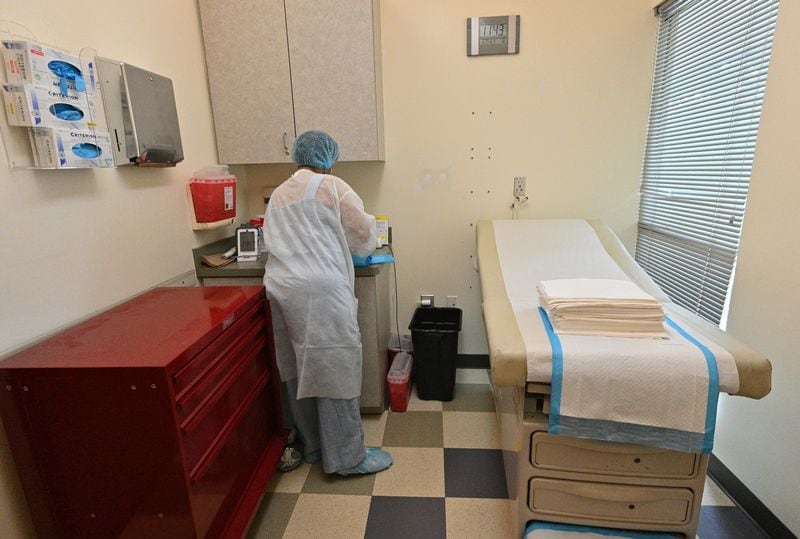 (EDNOTE: THE STAFF DOES NOT WANT TO BE IDENTIFIED. - HS) June 29, 2022 Atlanta - A clinic staff prepares for a patient at an examine room at Feminist Women's Health Center on Wednesday, June 29, 2022.(Hyosub Shin / Hyosub.Shin@ajc.com)