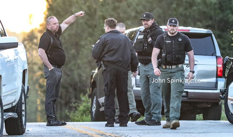 Officers injured after chase, shooting in Carroll County