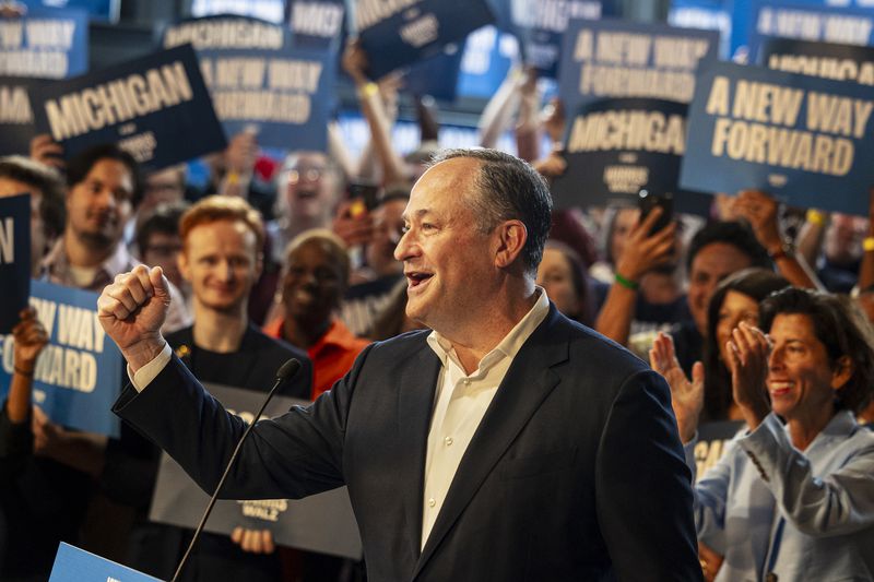 Second gentleman Douglas Emhoff campaigns for his wife Democratic presidential nominee Vice President Kamala Harris at Broadleaf Brewery and Spirits in Kentwood, Mich. on Thursday Aug. 29, 2024. (Joel Bissell/Kalamazoo Gazette via AP)