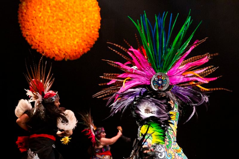 The dancers of Danza Azteca Acitlalmichitli.