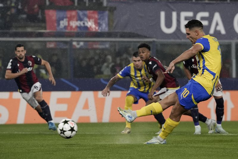 Shakhtar Donetsk's Georgiy Sudakov, front, misses a penalty kick during the Champions League opening phase soccer match between FC Bologna and Shakhtar Donetsk in Bologna, Italy, Wednesday, Sept. 18, 2024. (Massimo Paolone/LaPresse via AP)