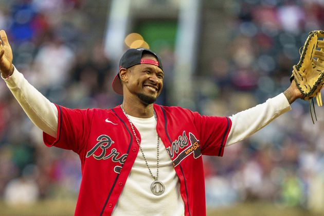 Grammy winning artist, Usher, throws out the ceremonial first pitch of a baseball game between the Los Angeles Dodgers and the Atlanta Braves, Saturday, Sept. 14, 2024, in Atlanta. The Braves won the game 10-1.  (AP Photo/Jason Allen)