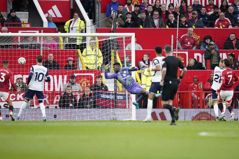 Tottenham's Dejan Kulusevski, second right, scores his side's second goal during the English Premier League soccer match between Manchester United and Tottenham Hotspur at Old Trafford stadium in Manchester, England, Sunday, Sept. 29, 2024. (AP Photo/Dave Thompson)