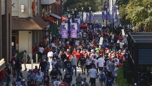 Atlanta Braves fans crowd the Battery before game one of the baseball playoff series between the Braves and the Phillies at Truist Park in Atlanta on Tuesday, October 11, 2022. (Jason Getz / Jason.Getz@ajc.com)