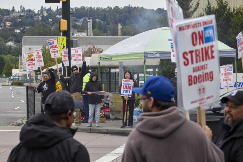 Boeing Machinists Union members react to passing traffic while on the picket line at the Renton factory, Saturday, Sept. 14, 2024, in Renton, Wash. (AP Photo/John Froschauer)