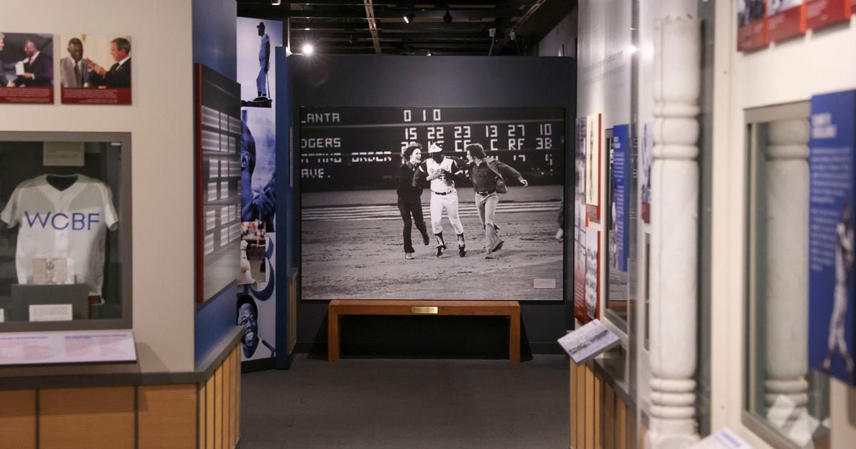 Heritage Auctions files suit against Braves in Hank Aaron memorabilia case