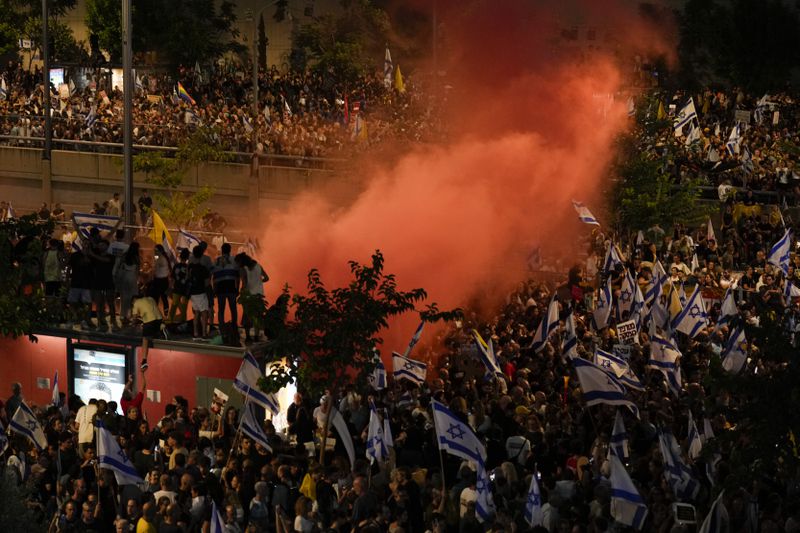 People take part in a protest calling for a deal for immediate release of hostages held in the Gaza Strip by the Hamas militant group, in Tel Aviv, Israel, Sunday, Sept. 1, 2024. (AP Photo/Ariel Schalit)