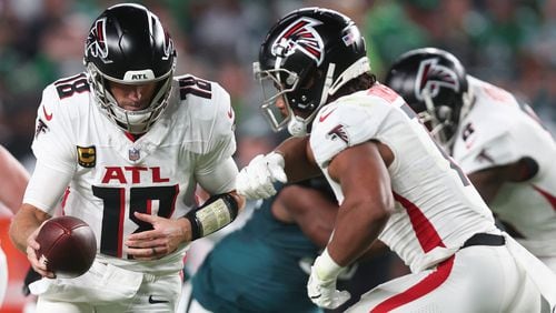 Atlanta Falcons quarterback Kirk Cousins fakes a handoff during the second quarter against the Philadelphia Eagles at Lincoln Financial Field on Monday, Sept. 16, 2024, in Philadelphia. (Monica Herndon/The Philadelphia Inquirer/TNS)