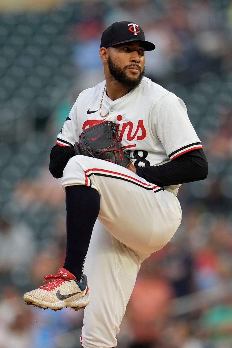 Minnesota Twins starting pitcher Simeon Woods Richardson winds up to deliver during the first inning of a baseball game against the Atlanta Braves, Tuesday, Aug. 27, 2024, in Minneapolis. (AP Photo/Abbie Parr)