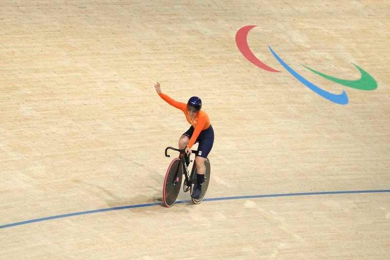 Netherlands' Caroline Groot reacts as she wins the gold medal in the Women's C4-5 500m Time Trial final Thursday, Aug. 29, 2024 in Saint-Quentin-en-Yvelines, outside Paris. (AP Photo/Thibault Camus)