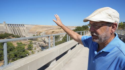 George Booth talks about the Folsom Dam, Friday, Aug. 16, 2024, in Folsom, Calif. (AP Photo/Godofredo A. Vásquez)