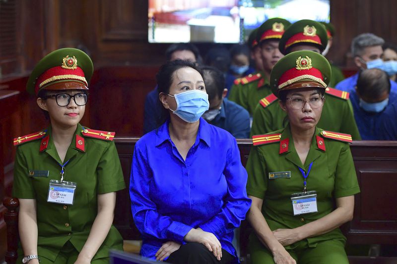 Business woman Truong My Lan, center, a real estate tycoon sentenced to death for financial fraud, attends her second trial in Vietnam's largest fraud case in Ho Chi Minh City, Vietnam Thursday, Sept. 19, 2024. (Thanh Tung/VNExpress via AP)