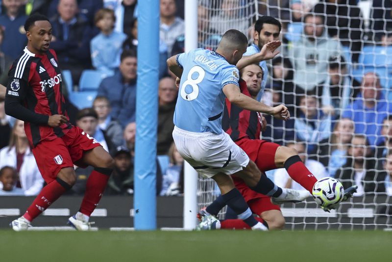 Manchester City's Mateo Kovacic, center, scores his side's second goal during the English Premier League soccer match between Manchester City and Fulham at Etihad Stadium in Manchester, England, Saturday, Oct. 5, 2023. (AP Photo/Darren Staples)