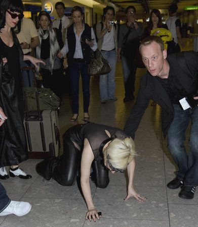 Lady Gaga falls down