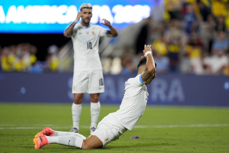 Uruguay's Luis Suarez reacts after missing a chance to score against Colombia during a Copa America semifinal soccer match in Charlotte, N.C., Wednesday, July 10, 2024. (AP Photo/Julia Nikhinson)