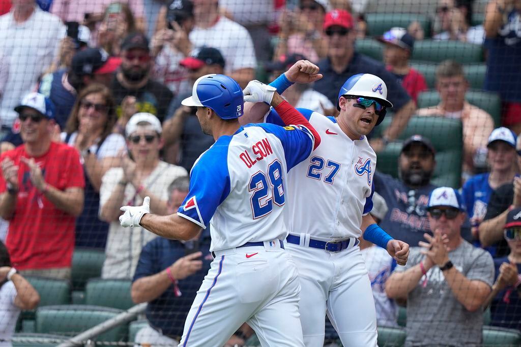 Ozzie Albies grand slam sends Braves to 10th straight win; Austin