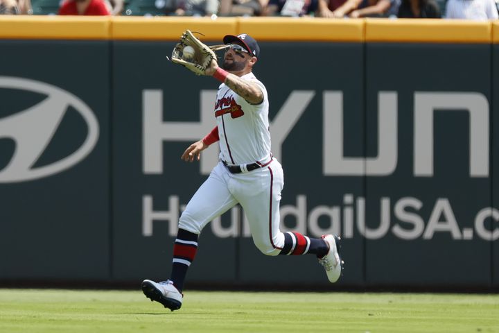 Photos: Braves fall short in series finale vs. Giants