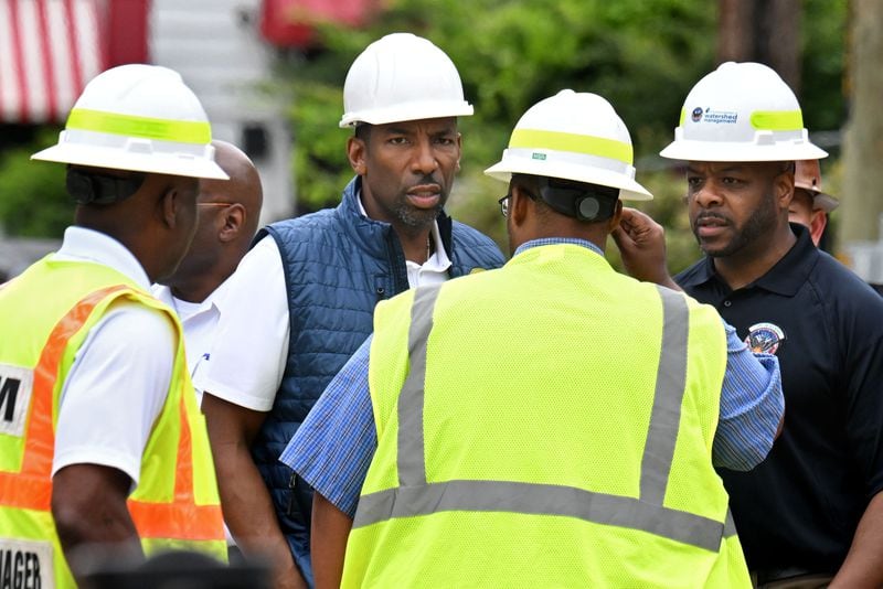 Mayor Andre Dickens and Al Wiggins, Jr., (right) Commissioner of Department of Watershed Management, confer with staff at Joseph E. Boone Boulevard and James P. Brawley Drive, Saturday, June 1, 2024, in Atlanta during the city's major water outage. (Hyosub Shin / AJC)