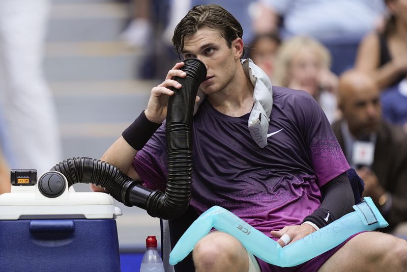 Jack Draper, of Great Britain, cools off during a break between games against Jannik Sinner, of Italy, during the men's singles semifinal of the U.S. Open tennis championships, Friday, Sept. 6, 2024, in New York. (AP Photo/Julia Nikhinson)