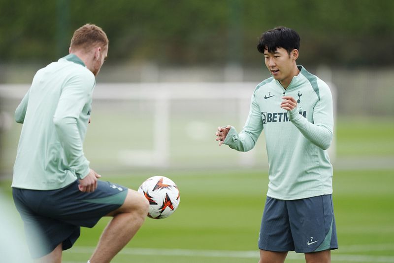 Tottenham Hotspur's Son Heung-Min , right and Dejan Kulusevski take part in a training session at Hotspur Way Training Ground, in London, Wednesday, Sept. 25, 2024, ahead of their Europa League soccer match against Qarabağ FK on Thursday. (Zac Goodwin/PA via AP)