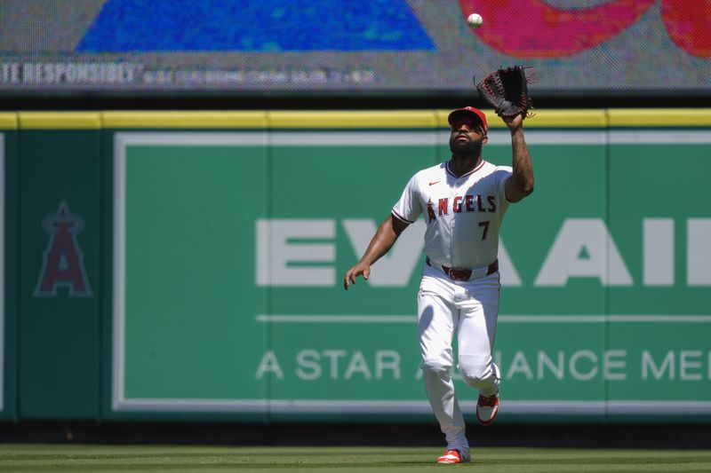 Los Angeles Angels right fielder Jo Adell catches a fly out by Atlanta Braves' Orlando Arcia during the fourth inning of a baseball game, Sunday, Aug. 18, 2024, in Anaheim, Calif. (AP Photo/Ryan Sun)