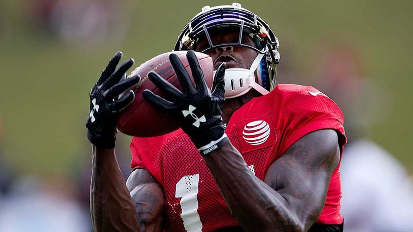 WR Julio Jones takes the field in new all-black Falcons uniform