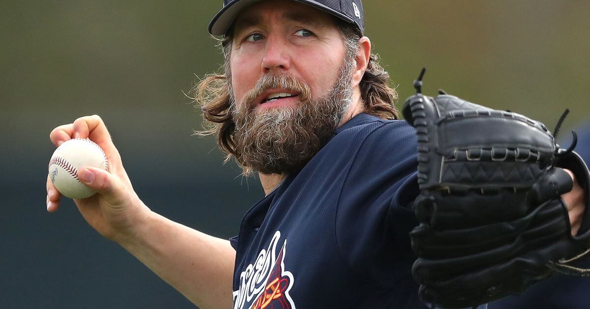 Former Tennessee pitcher R.A. Dickey signs 1-year deal with Braves