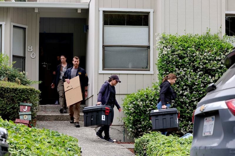 FBI agents carry boxes out of a house associated with Oakland Mayor Sheng Thao during a raid in Oakland, Calif., on Thursday, June 20, 2024. (Ray Chavez/Bay Area News Group via AP)