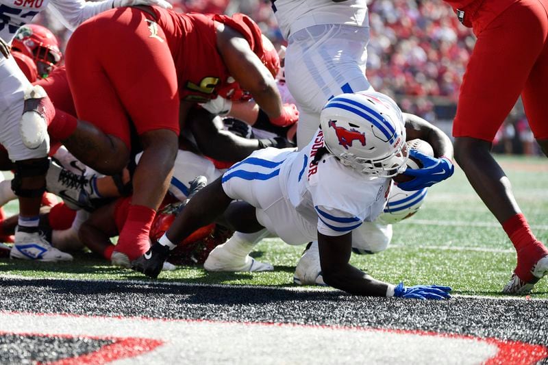 SMU running back LJ Johnson Jr. (11) reaches across the goal line to score during the second half of an NCAA college football game against Louisville in Louisville, Ky., Saturday, Oct. 5, 2024. Southern Methodist won 34-27. (AP Photo/Timothy D. Easley)