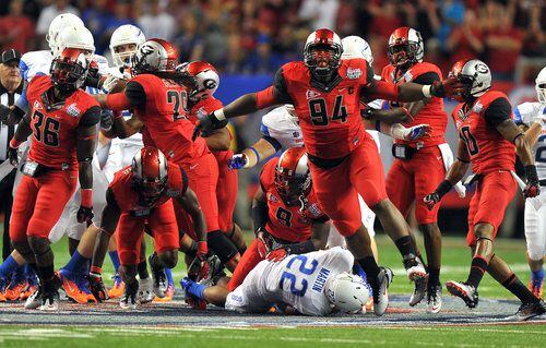 September 3, 2011: Georgia's Orson Charles catches a pass during the  Chick-Fil-A Kickoff Game between the Georgia Bulldogs and the Boise State  Broncos at the Georgia Dome in Atlanta, Georgia. Boise State