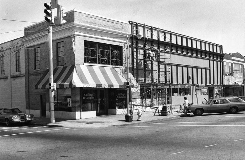 Shillings during a 1980s Marietta Square renovation project. AJC archive photo/Cheryl Bray