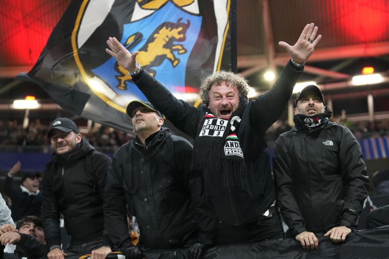 Juventus fans celebrate after the UEFA Champions League opening phase soccer match between Leipzig and Juventus in Leipzig, Germany, Wednesday, Oct. 2, 2024.(AP Photo/Ebrahim Noroozi)