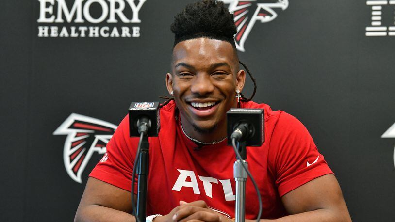 Bijan Robinson to wear No. 7 with Falcons