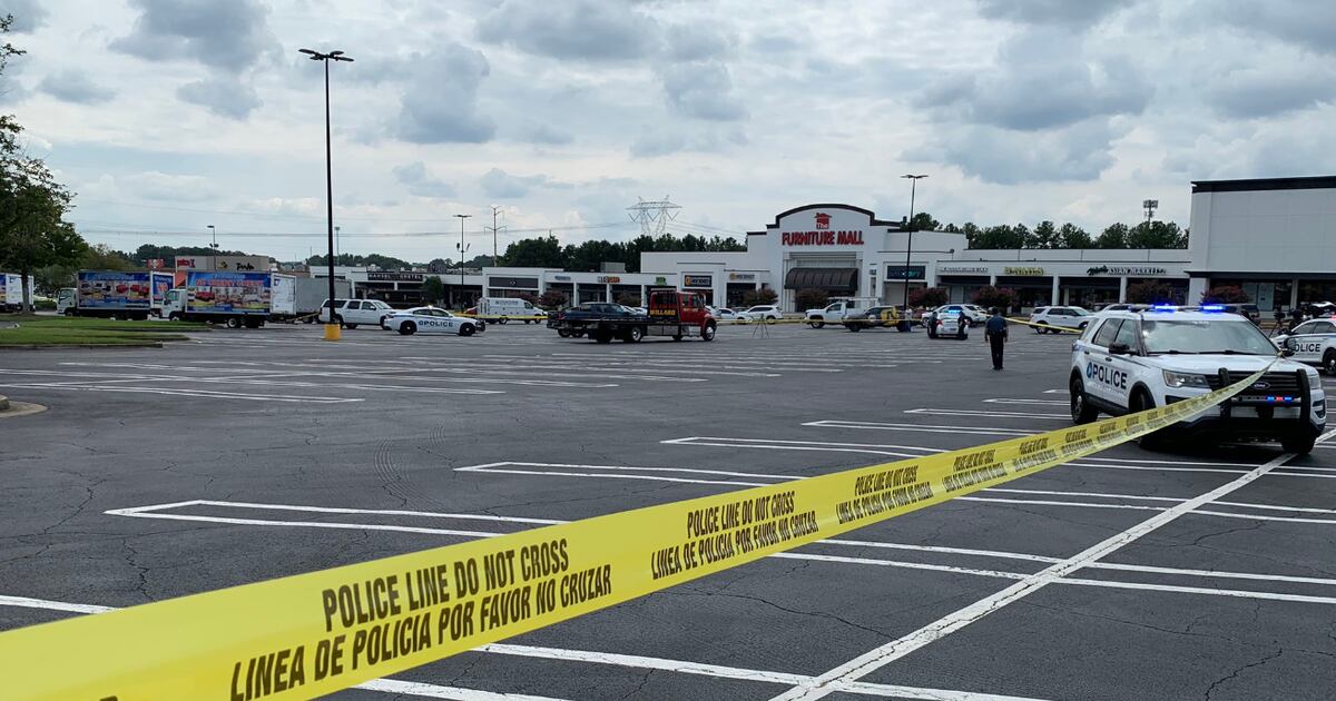 Man shot, killed at Georgia mall in fight over parking space
