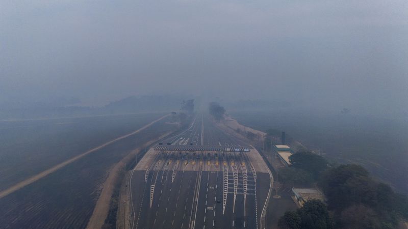 Smoke from wildfires fills the air above the Candido Portinari highway in Ribeirao Preto, Sao Paulo state, Brazil, Sunday, Aug. 25, 2024. (AP Photo/Marcos Limonti)