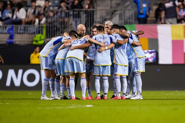 Second half huddle during the match against the Philadelphia Union at Subaru Park in Philadelphia, PA on Saturday September 28, 2024. (Photo by Mitch Martin/Atlanta United)