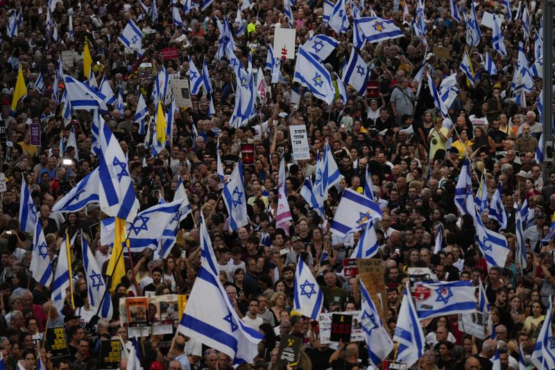 People take part in a protest calling for a deal for immediate release of hostages held in the Gaza Strip by the Hamas militant group, in Tel Aviv, Israel, Sunday, Sept. 1, 2024. (AP Photo/Ariel Schalit)