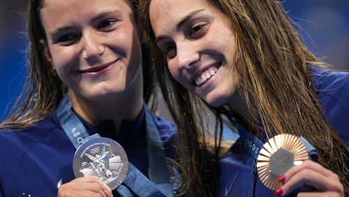 Silver medalist, Katie Grimes, left, of the United States, left, stands with compatriot and bronze medalist Emma Weyant after the women's 400-meter individual medley final at the 2024 Summer Olympics, Monday, July 29, 2024, in Nanterre, France. (AP Photo/Bernat Armangue)