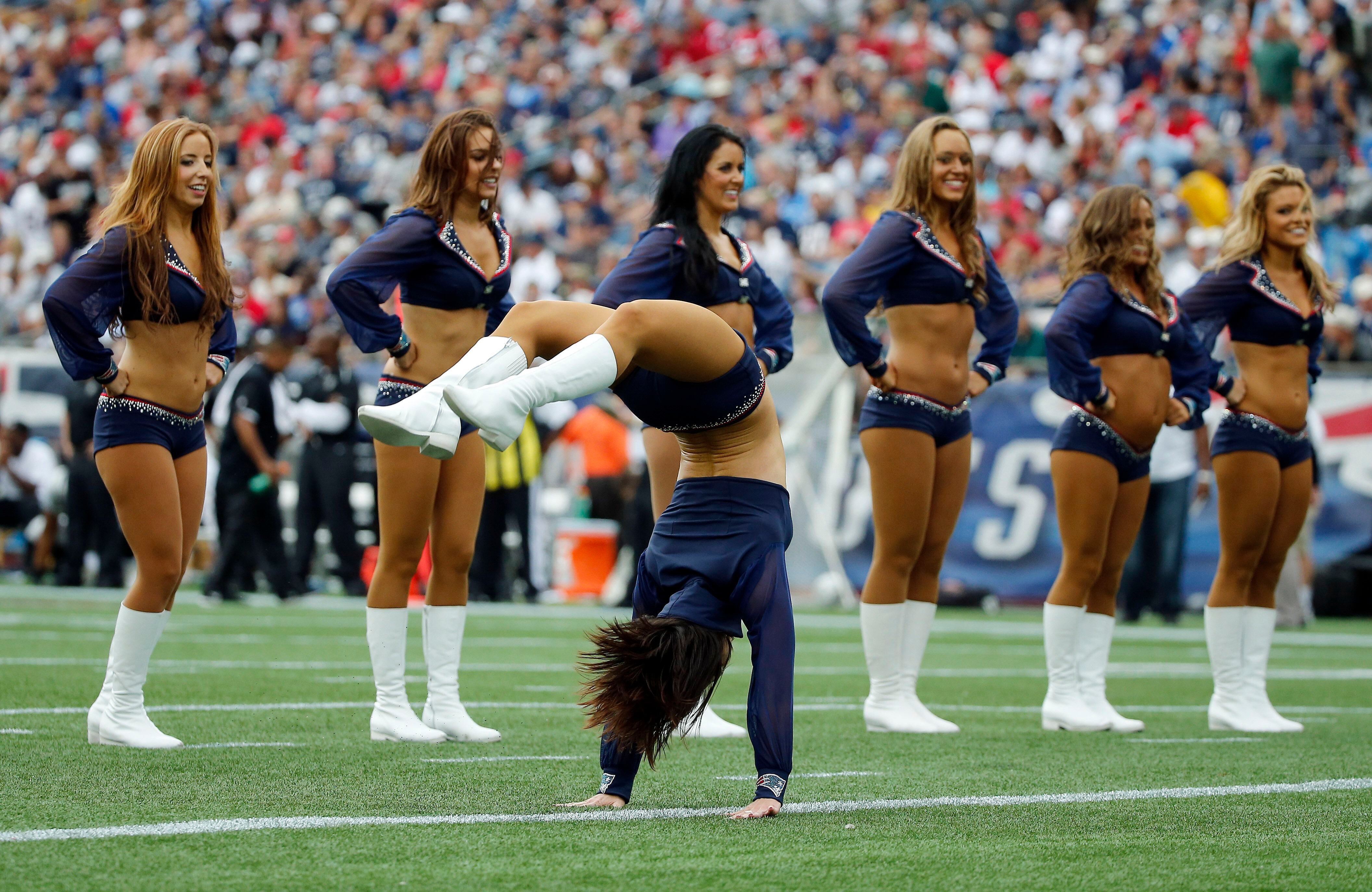 PHOTOS: Cheerleaders, Week 3 vs. Bears