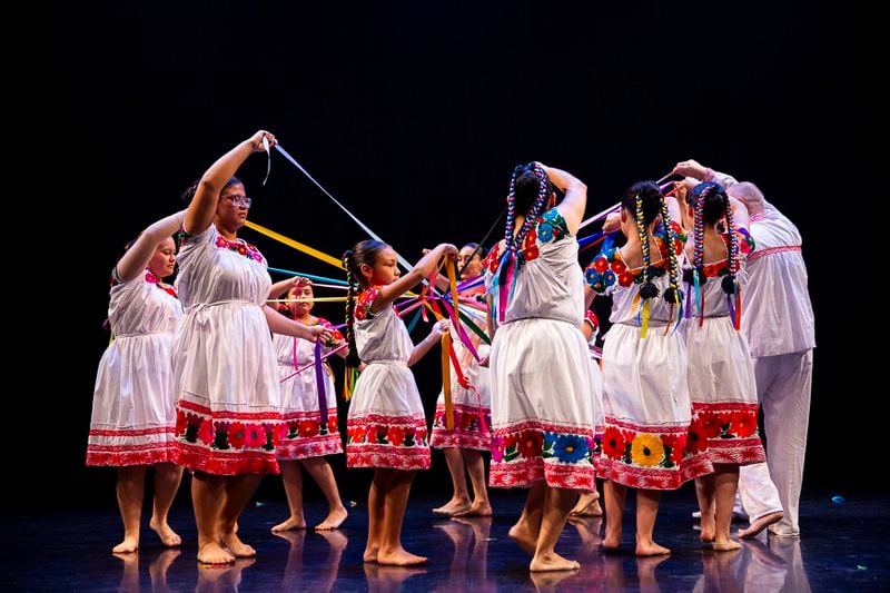 Alma Mexicana Danza Folklórica in Xochipitzahuatl.