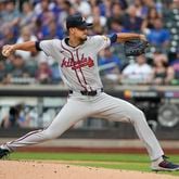 Atlanta Braves' Charlie Morton pitches during the first inning of a baseball game against the New York Mets, Friday, July 26, 2024, in New York. (AP Photo/Pamela Smith)